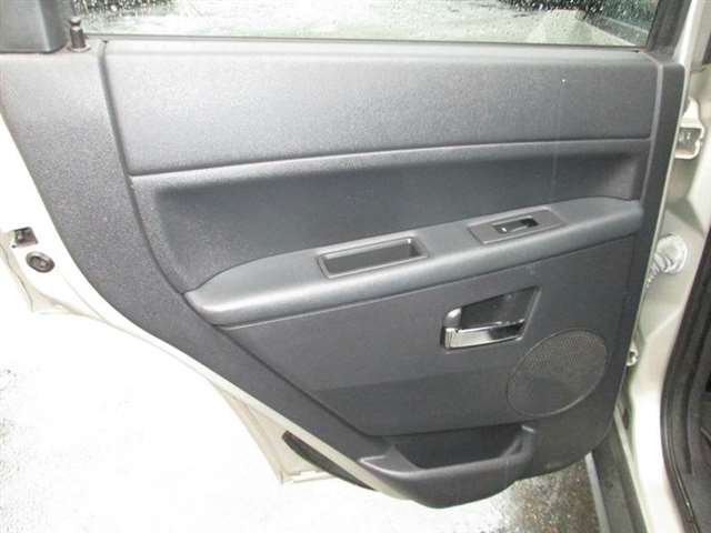 Jeep Grand Cherokee 2010 photo 12